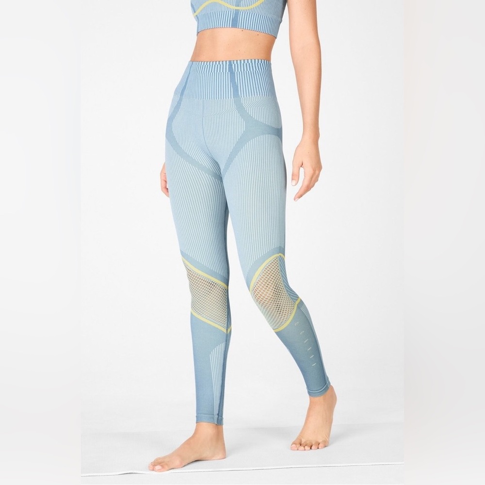 Fabletics x Madelaine Petsch Collection – High-Waisted Seamless Leggings